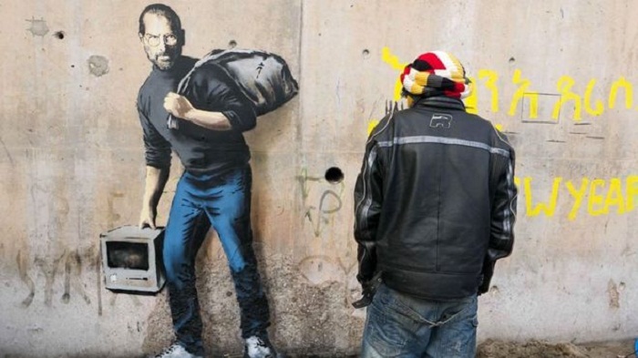 English artist uses Steve Job`s artwork to highlight refugee crisis - PHOTO